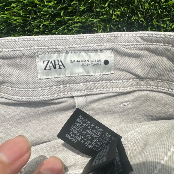 Zara Cream Relaxed Fit Jeans with Frayed Hem - Picture 2 of 4